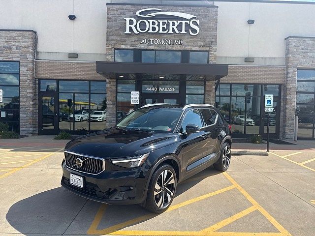 2024 VOLVO XC40
