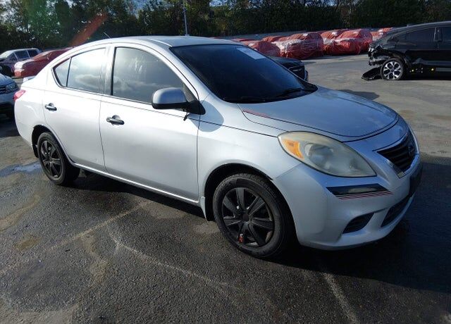 2014 NISSAN Versa
