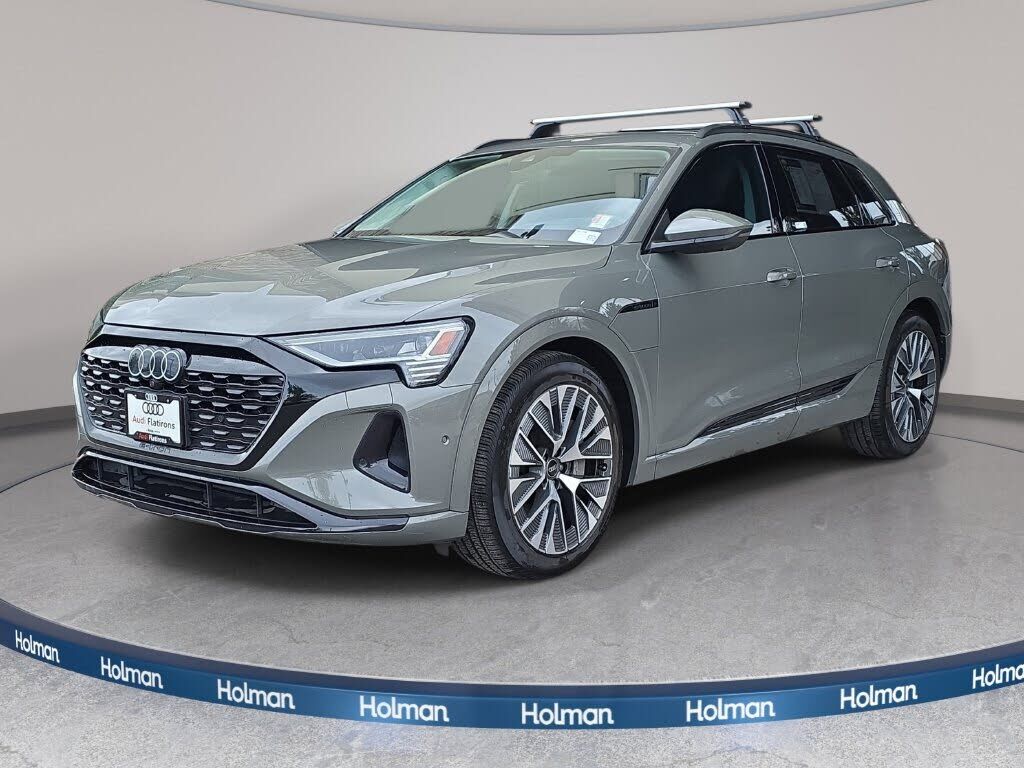 2024 AUDI Q8