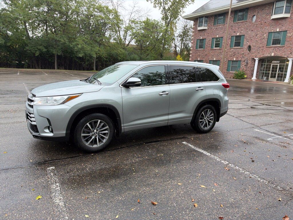 2017 TOYOTA Highlander
