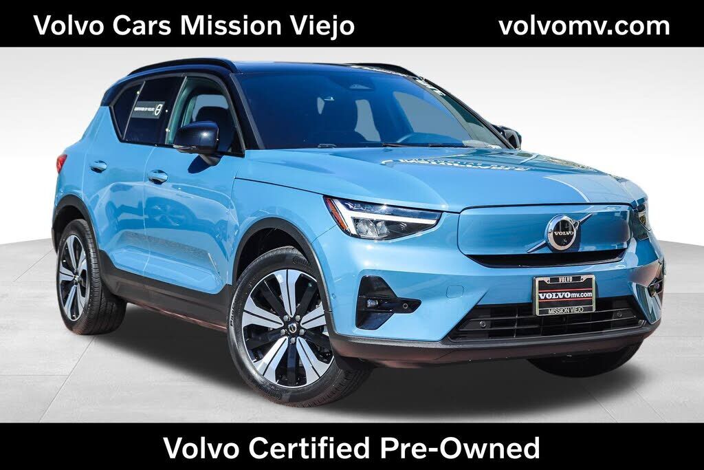 2023 VOLVO XC40