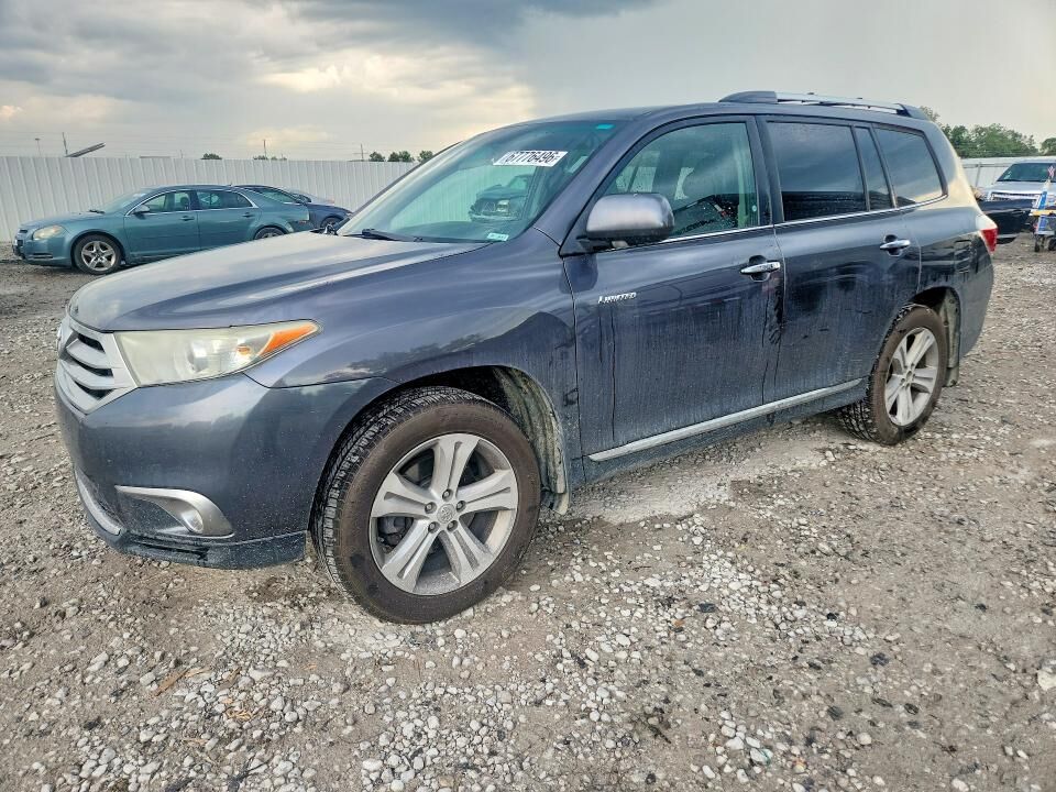 2013 TOYOTA Highlander