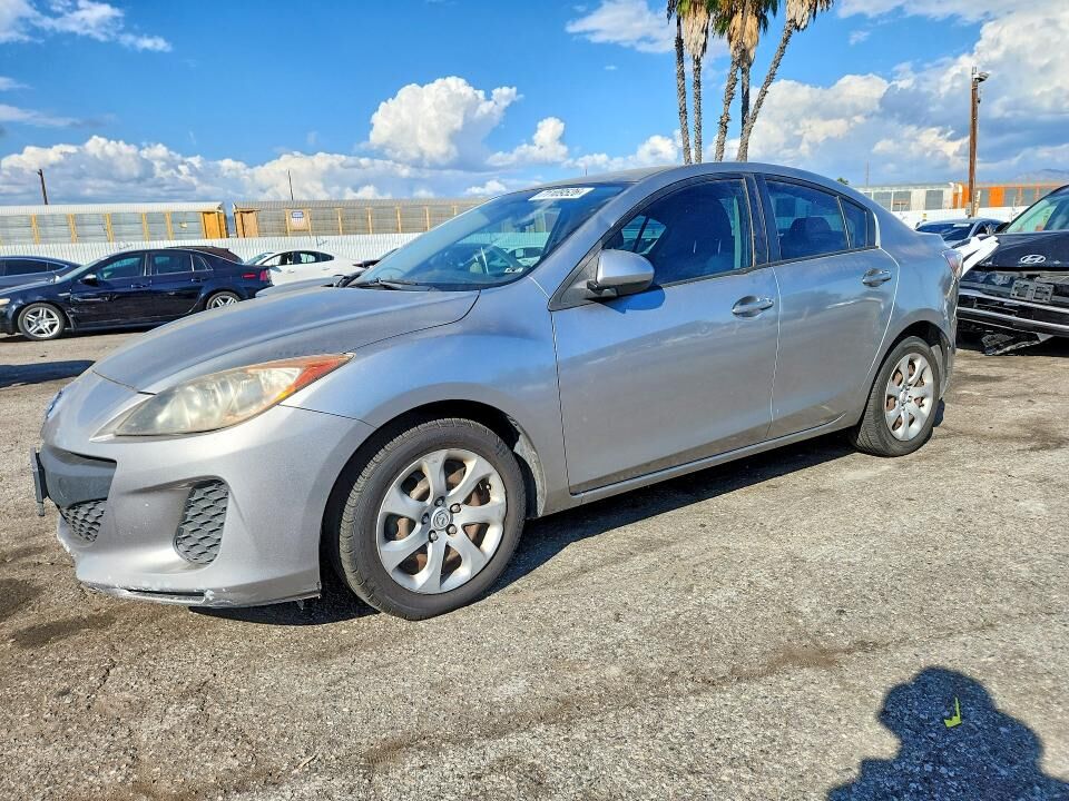 2013 MAZDA Mazda3