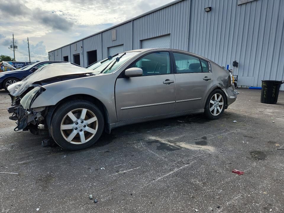 2005 NISSAN Maxima