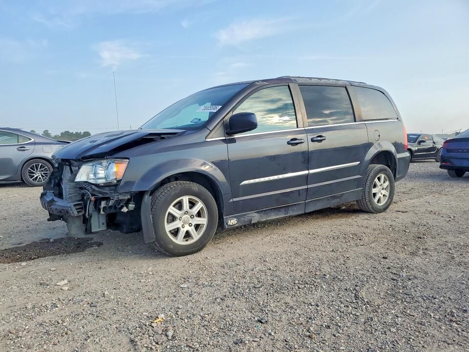 2011 CHRYSLER Town and Country