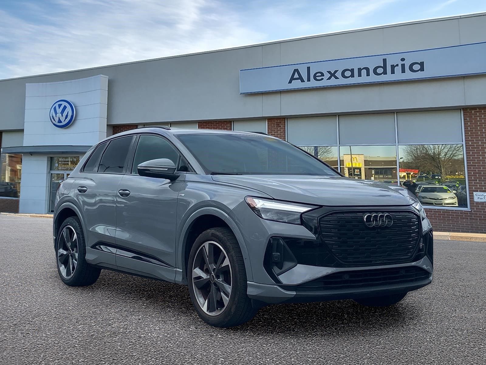 2023 AUDI Q4