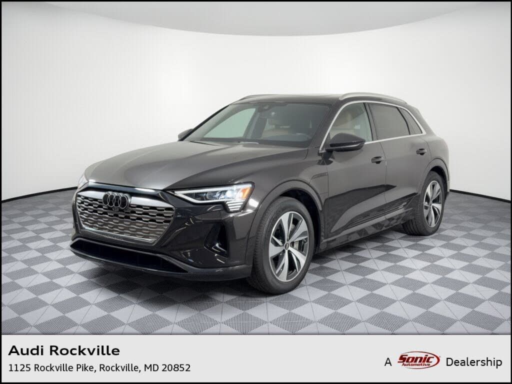 2024 AUDI Q8