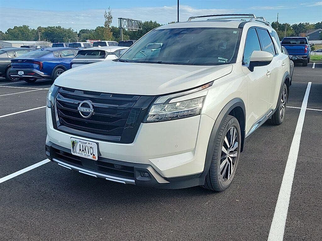 2024 NISSAN Pathfinder