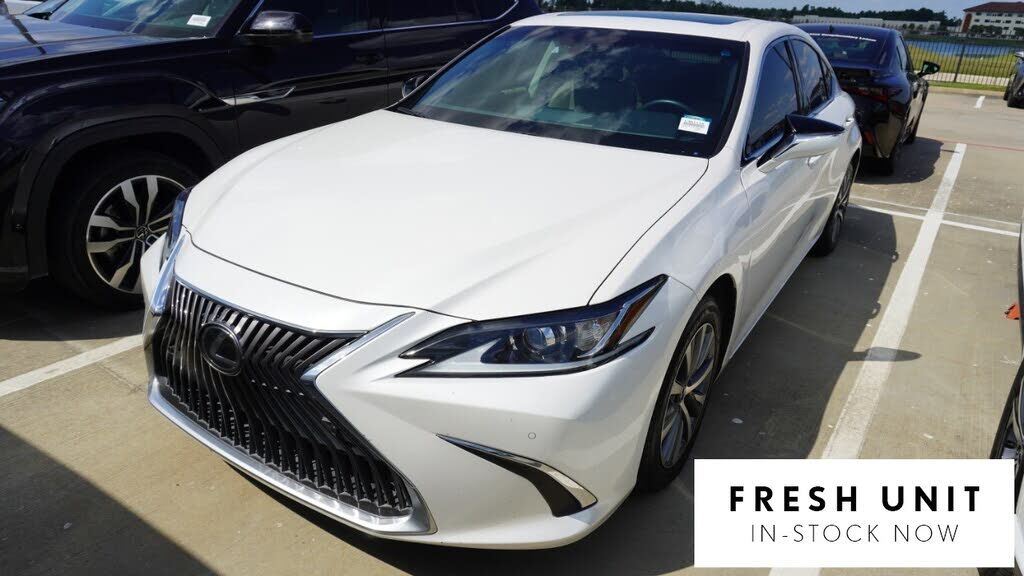 2019 LEXUS ES