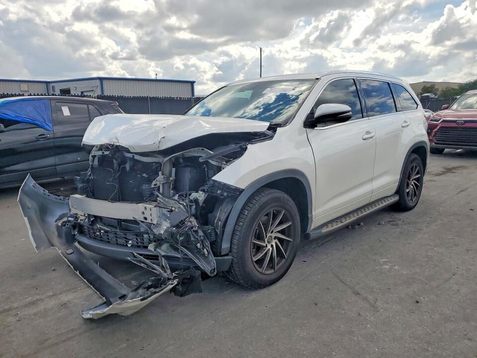 2015 TOYOTA Highlander