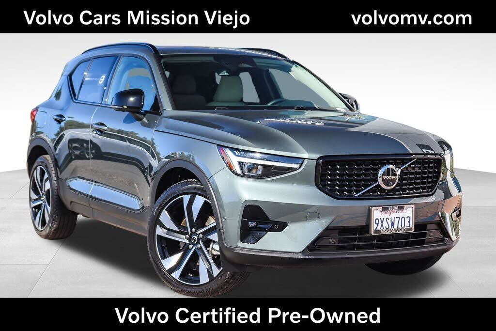 2026 VOLVO XC40