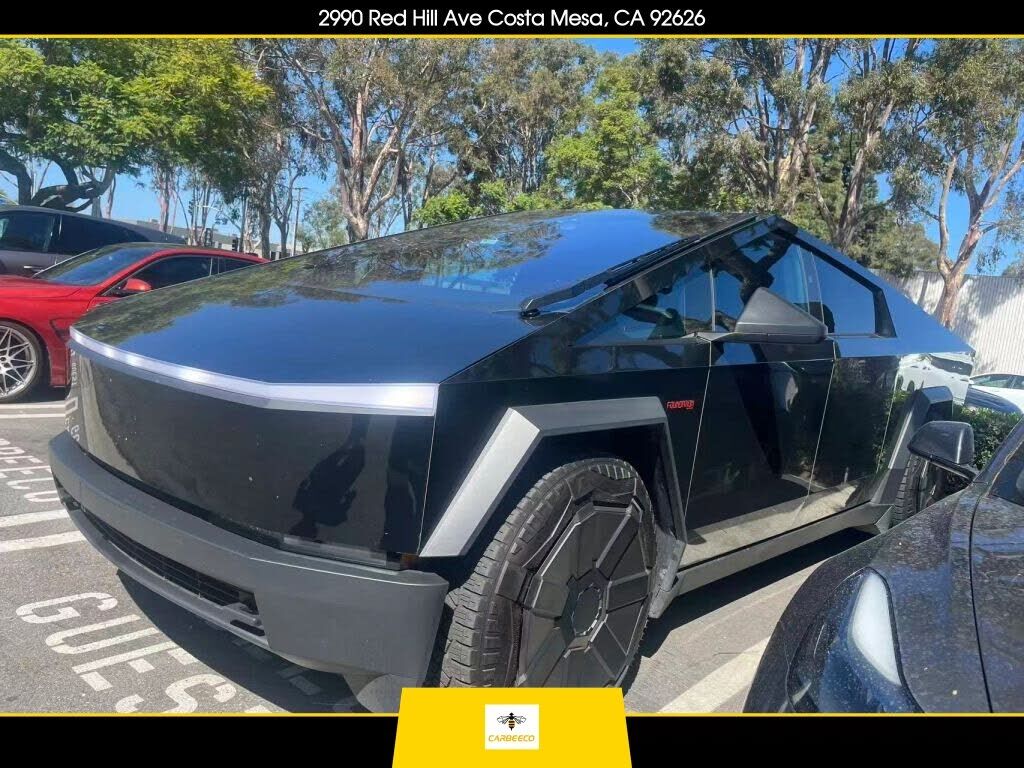 2024 TESLA Cybertruck