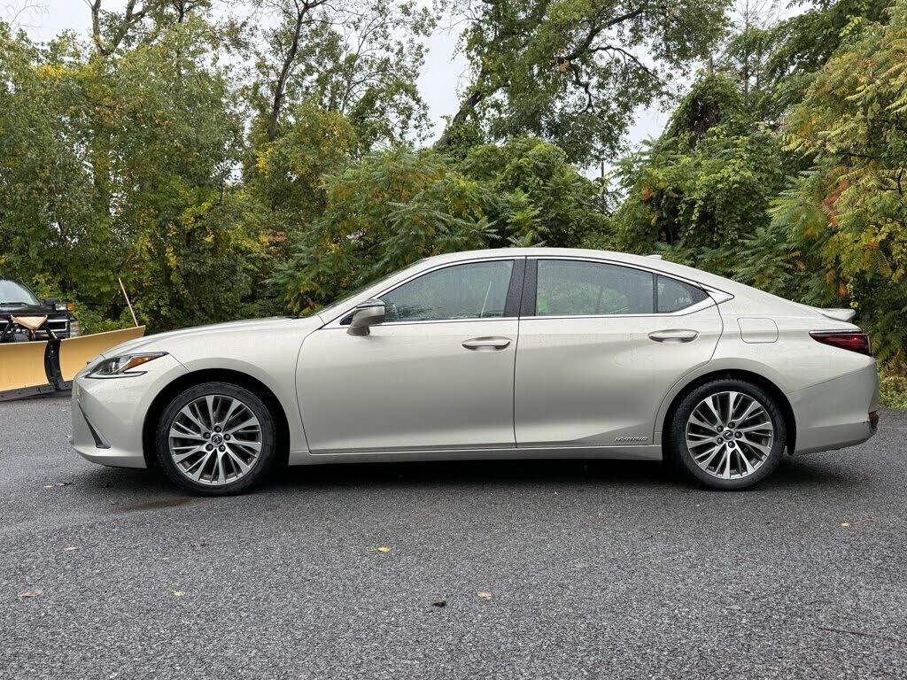 2019 LEXUS ES