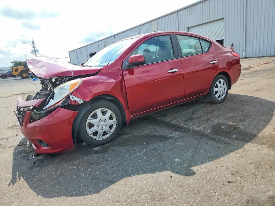 2013 NISSAN Versa