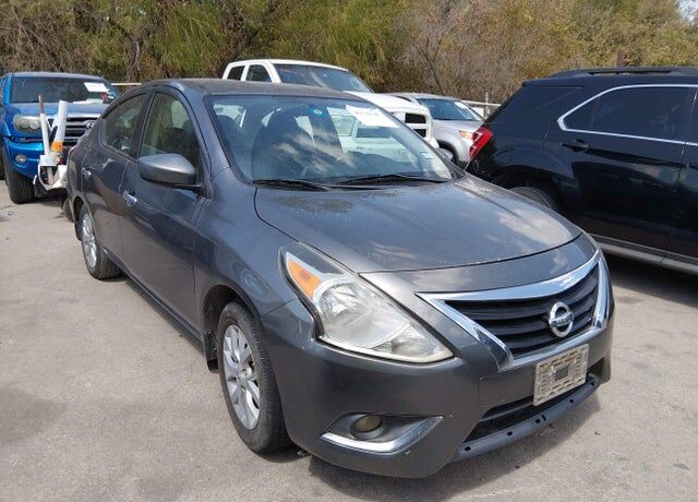 2017 NISSAN Versa