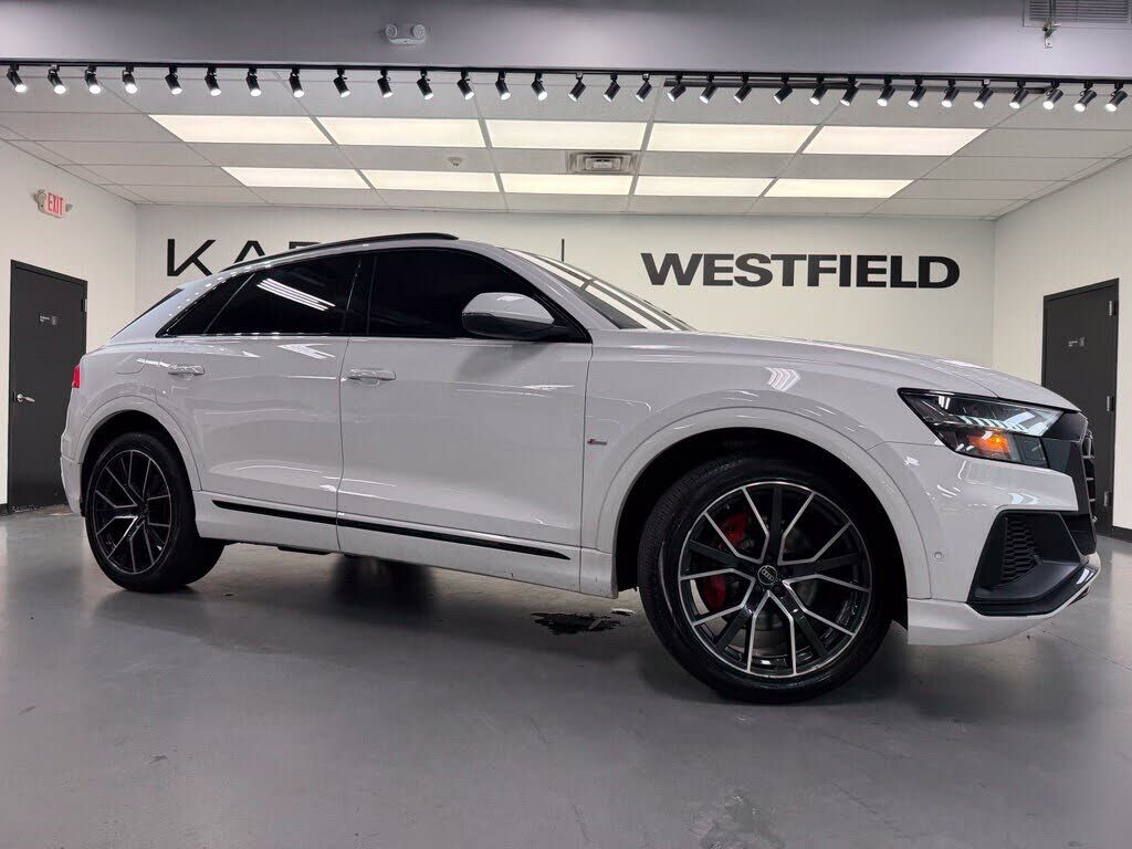 2023 AUDI Q8