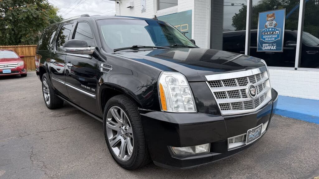 2011 CADILLAC Escalade