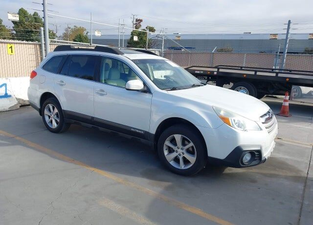 2013 SUBARU Outback