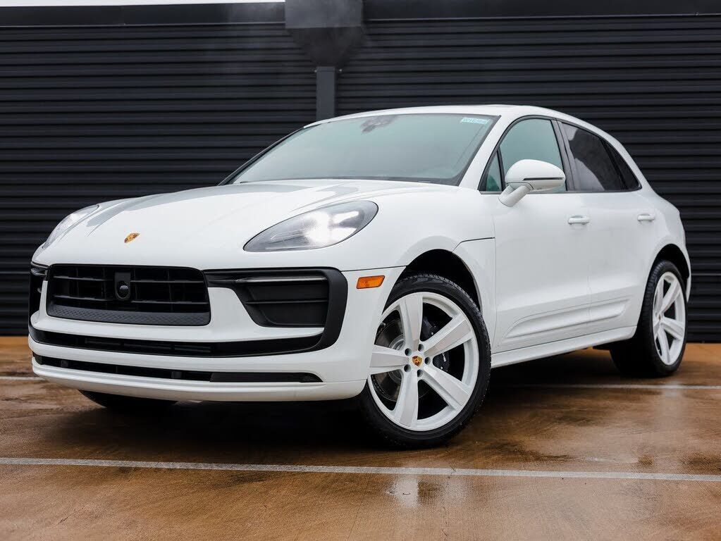2026 PORSCHE Macan