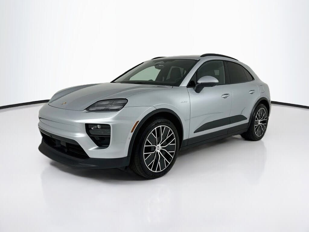 2025 PORSCHE Macan