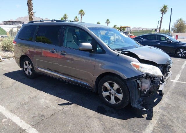 2014 TOYOTA Sienna
