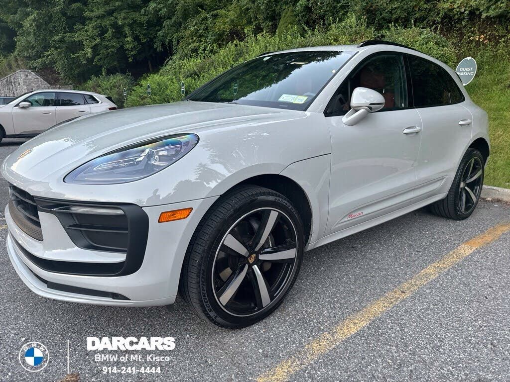 2024 PORSCHE Macan