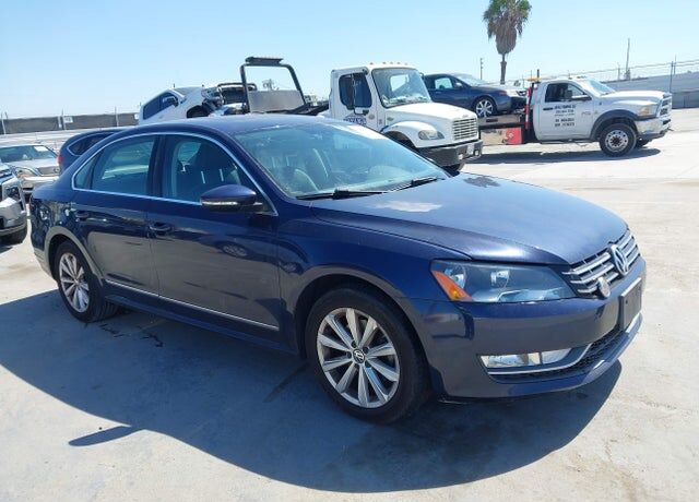 2012 VOLKSWAGEN Passat