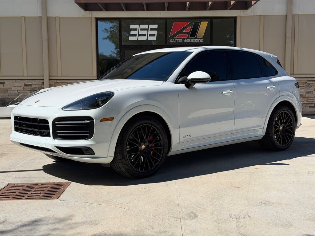 2023 PORSCHE Cayenne