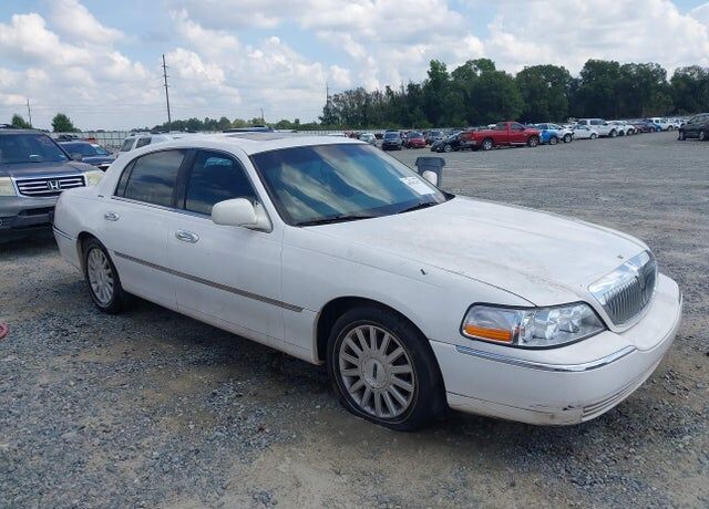 2003 LINCOLN Town Car