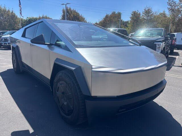 2024 TESLA Cybertruck