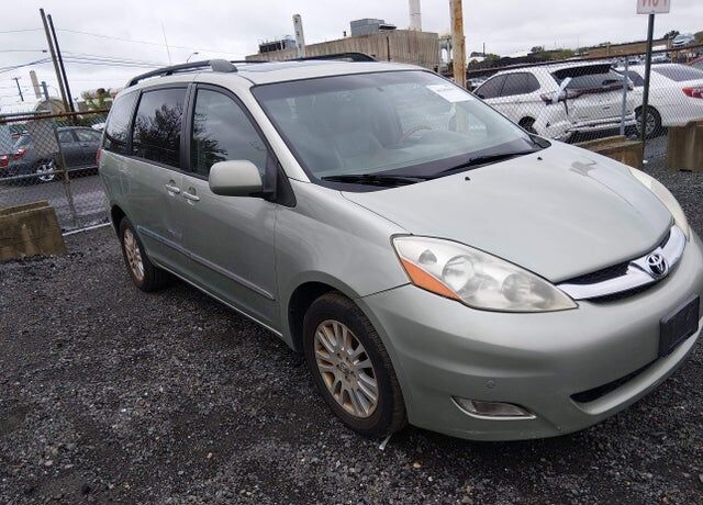 2010 TOYOTA Sienna