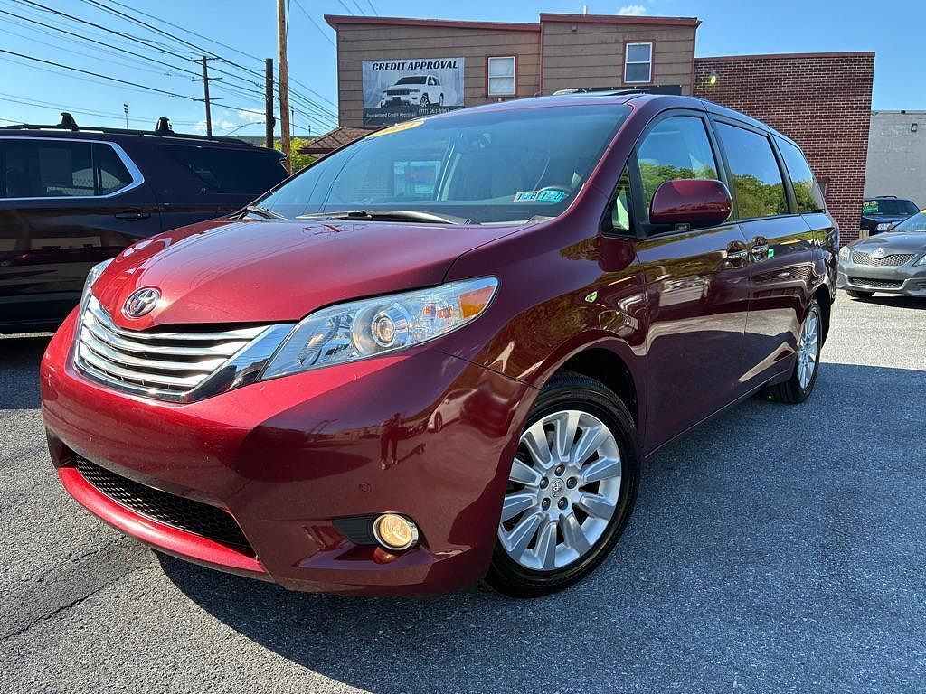 2012 TOYOTA Sienna