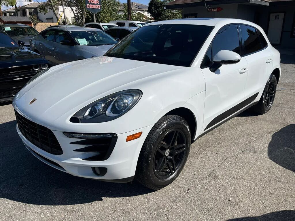 2018 PORSCHE Macan