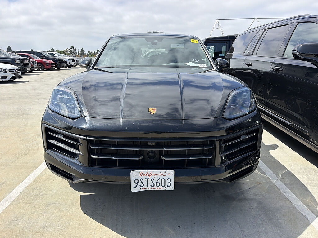 2025 PORSCHE Cayenne
