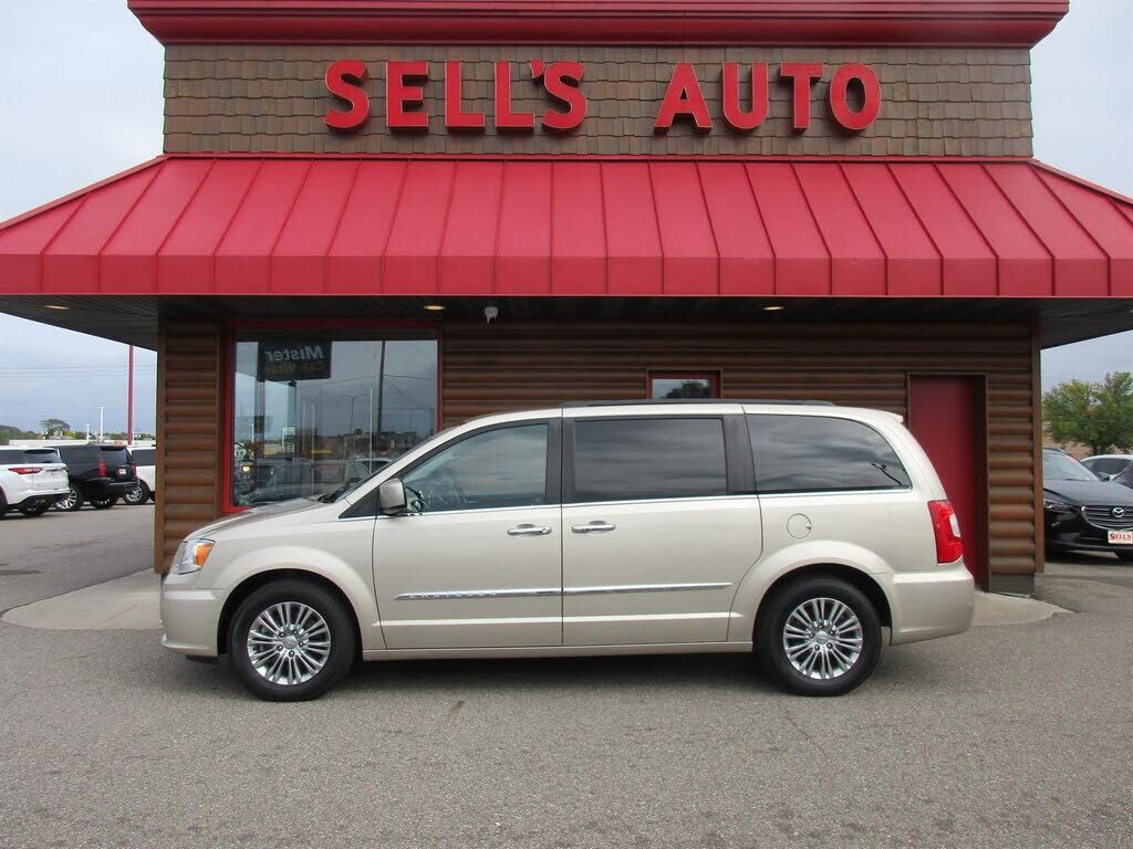 2016 CHRYSLER Town and Country