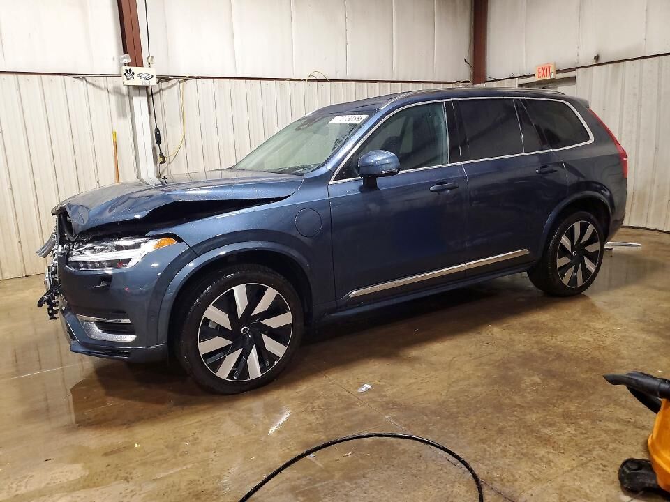 2023 VOLVO XC90