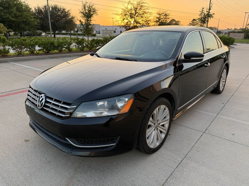 2012 VOLKSWAGEN Passat