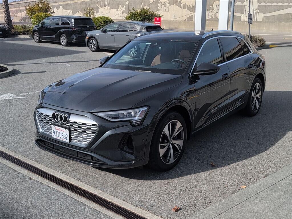 2024 AUDI Q8