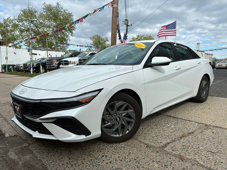 2024 HYUNDAI Elantra