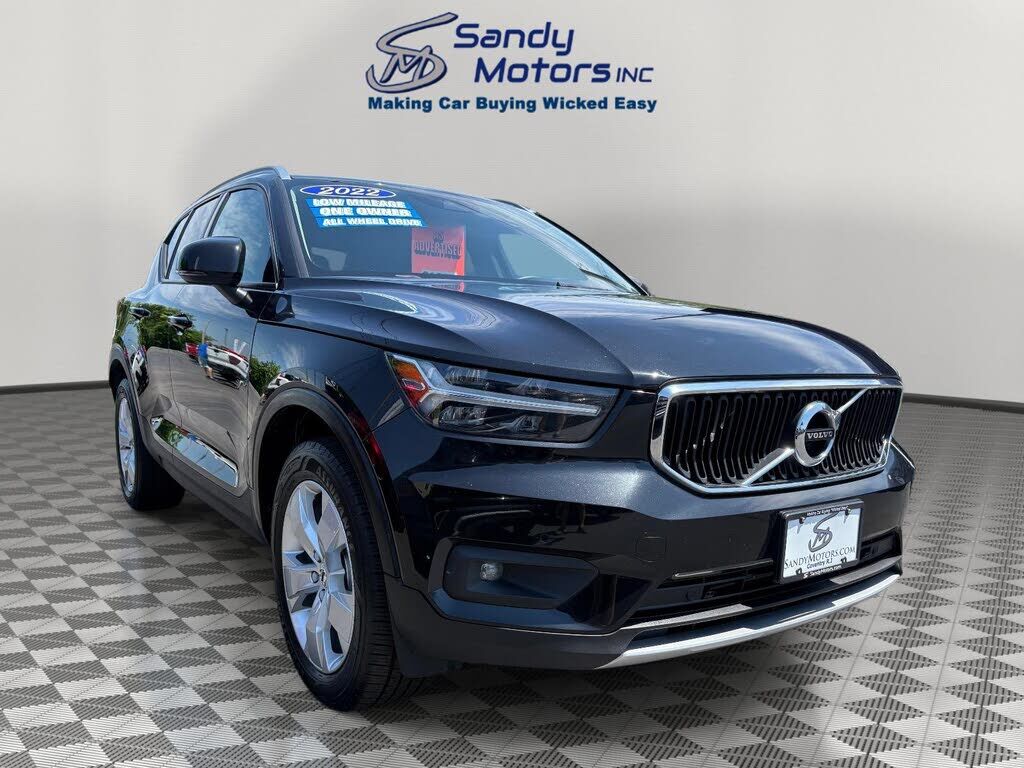 2022 VOLVO XC40