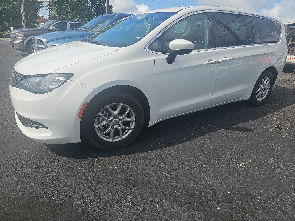 2023 CHRYSLER Voyager