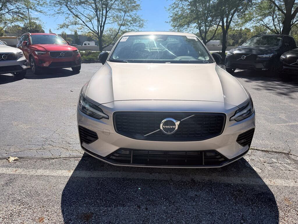 2025 VOLVO S60