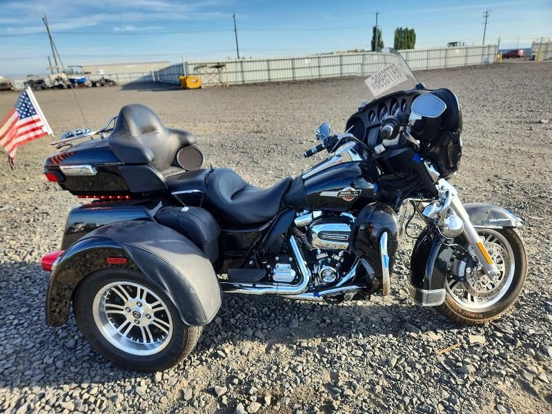 2022 HARLEY DAVIDSON FLHTCUTG / Tri Glide Ultra