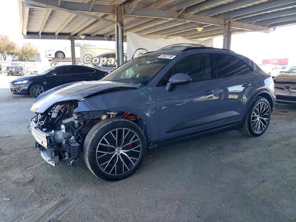 2025 PORSCHE Macan