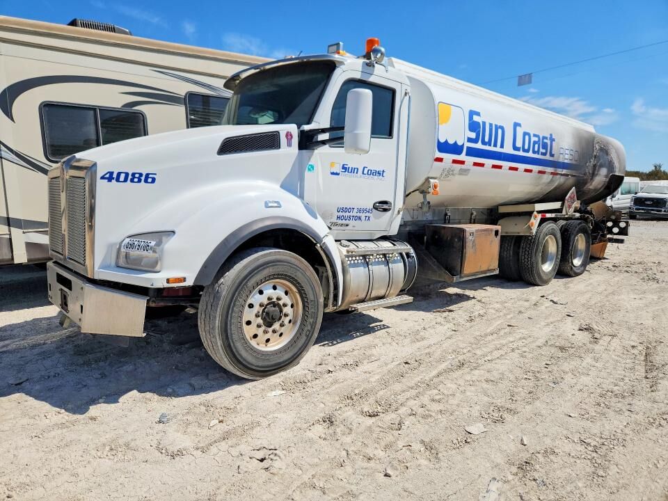 2019 KENWORTH T880