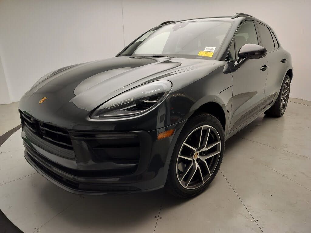 2024 PORSCHE Macan