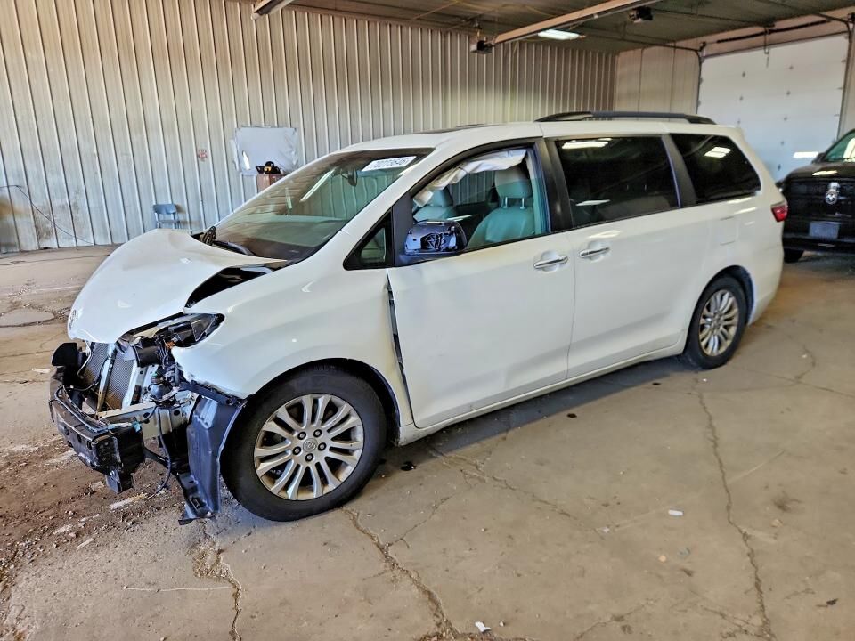 2016 TOYOTA Sienna