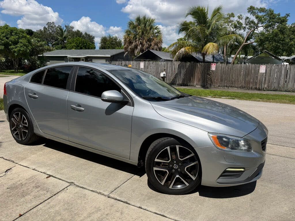 2017 VOLVO S60