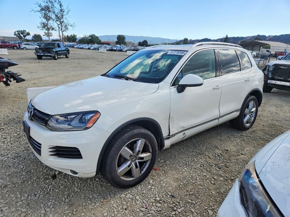 2011 VOLKSWAGEN Touareg