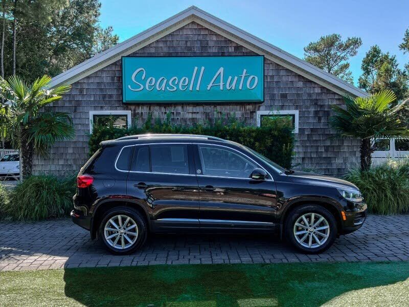 2017 VOLKSWAGEN Tiguan